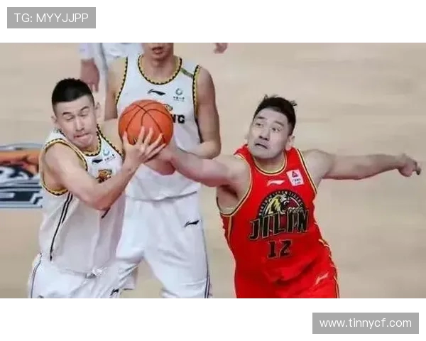 亚特兰大老鹰队迎战劲敌展开激烈较量 争夺季后赛席位冲刺 亚特兰大老鹰队迎战劲敌展开激烈较量 争夺季后赛席位冲刺