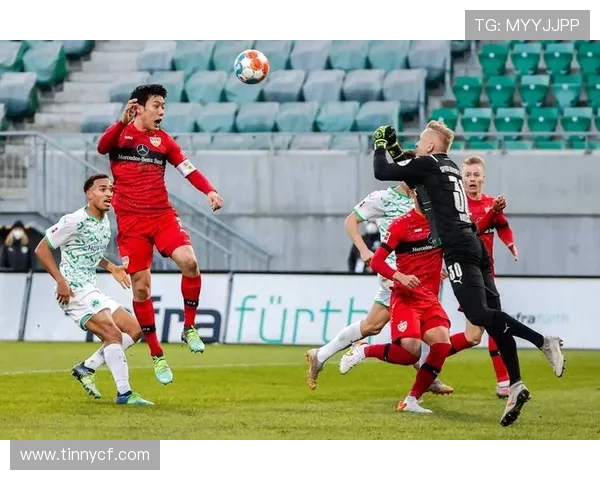 探讨现代足球俱乐部在全球赛事中展现的管理策略与竞技实力发展前景 探讨现代足球俱乐部在全球赛事中展现的管理策略与竞技实力发展前景