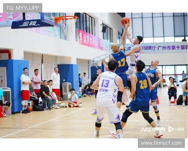 聚焦篮球运动员成长历程与竞技魅力深度解析其奋斗精神与影响力展 聚焦篮球运动员成长历程与竞技魅力深度解析其奋斗精神与影响力展