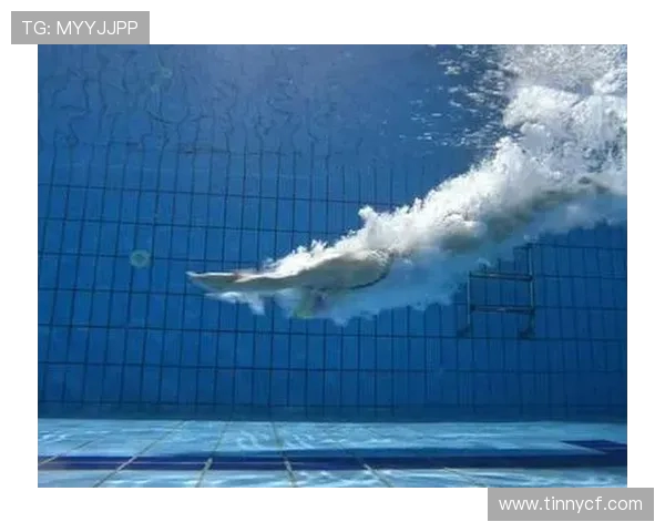 从高空一跃到完美入水探索跳水运动中的力量美学与心理平衡