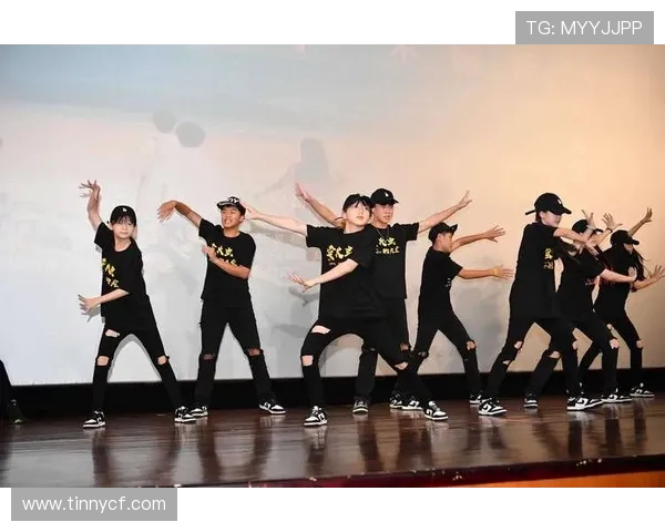 极限运动嘉年华武汉街舞队展现卓越团队协作精神与精彩表演