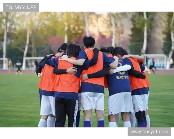 足球新手必看:掌握团队协作技巧助你快速融入比赛 足球新手必看:掌握团队协作技巧助你快速融入比赛