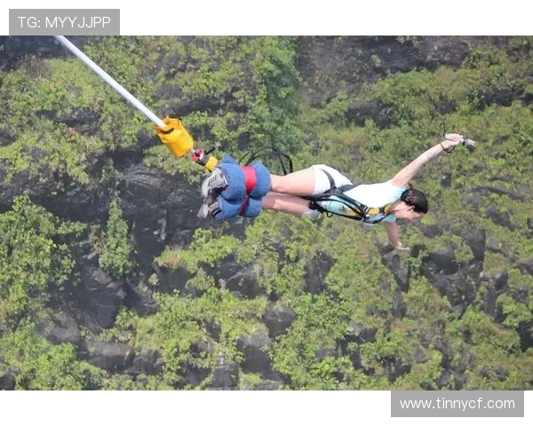 重庆极限运动队在攀岩联赛中的默契配合与精彩表现分析 重庆极限运动队在攀岩联赛中的默契配合与精彩表现分析
