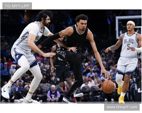 2015年西部勇士与鹈鹕的激战回顾与精彩瞬间分析 2015年西部勇士与鹈鹕的激战回顾与精彩瞬间分析